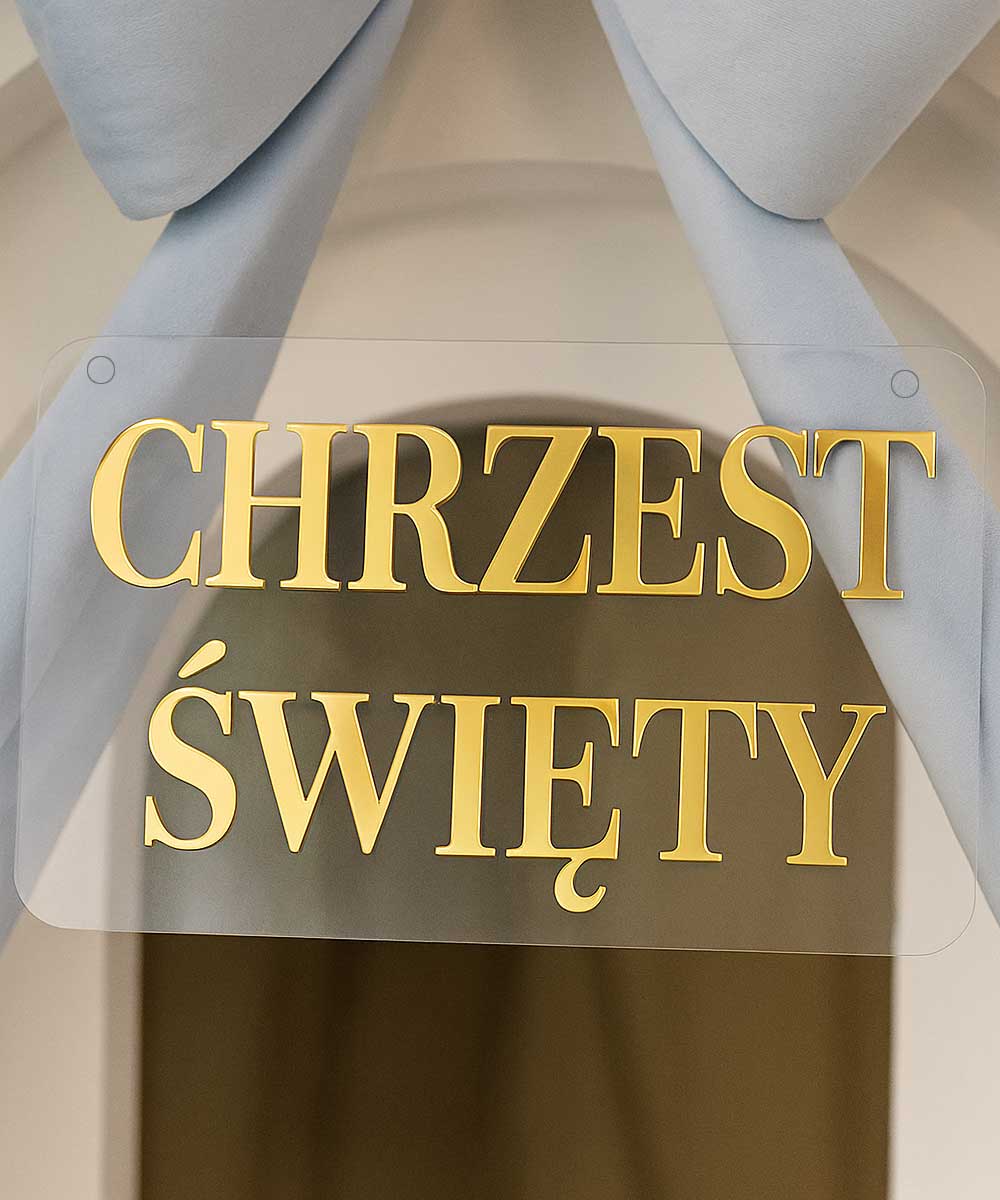 Elegancki złoty napis na chrzest – złota pleksi na bezbarwnej 60 cm